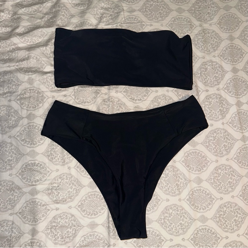 Black bikini